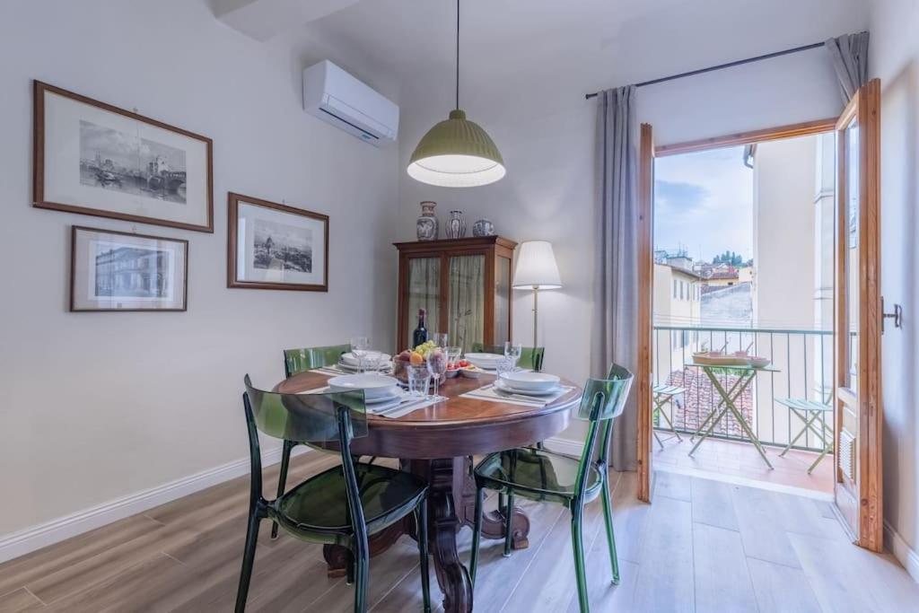 Oltrarno Family In Apartment Florence